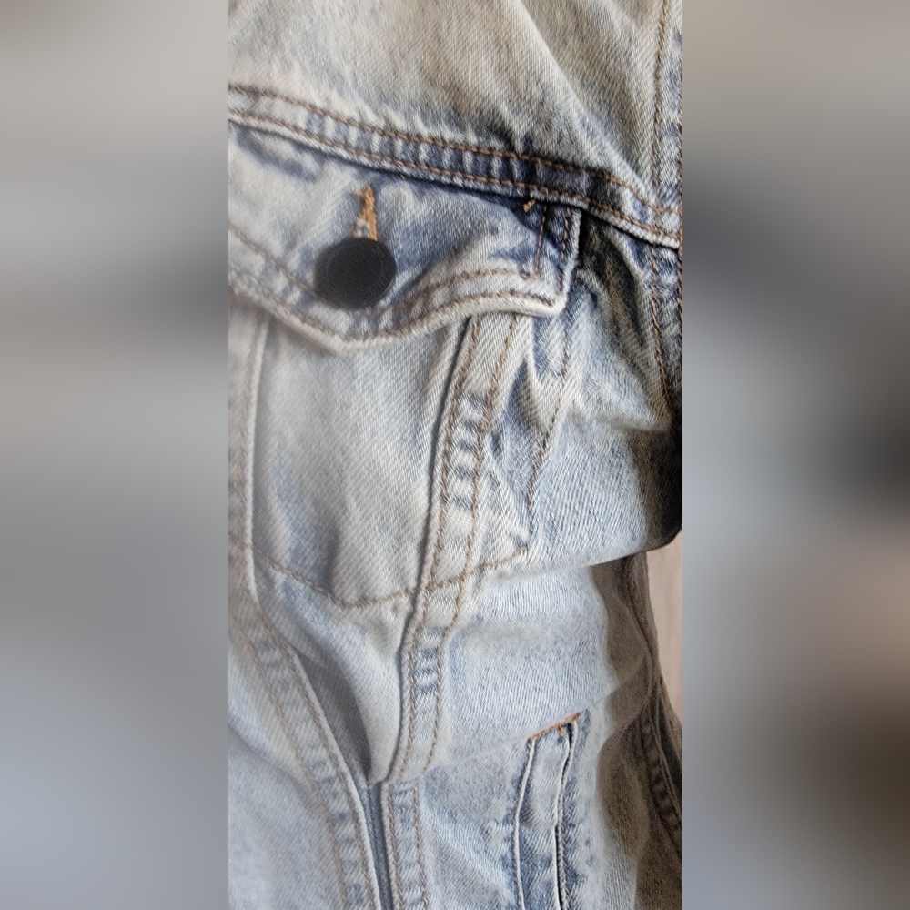 Blank NYC Light Wash Denim with Gold Stitching Size Small - Picture 3 of 13